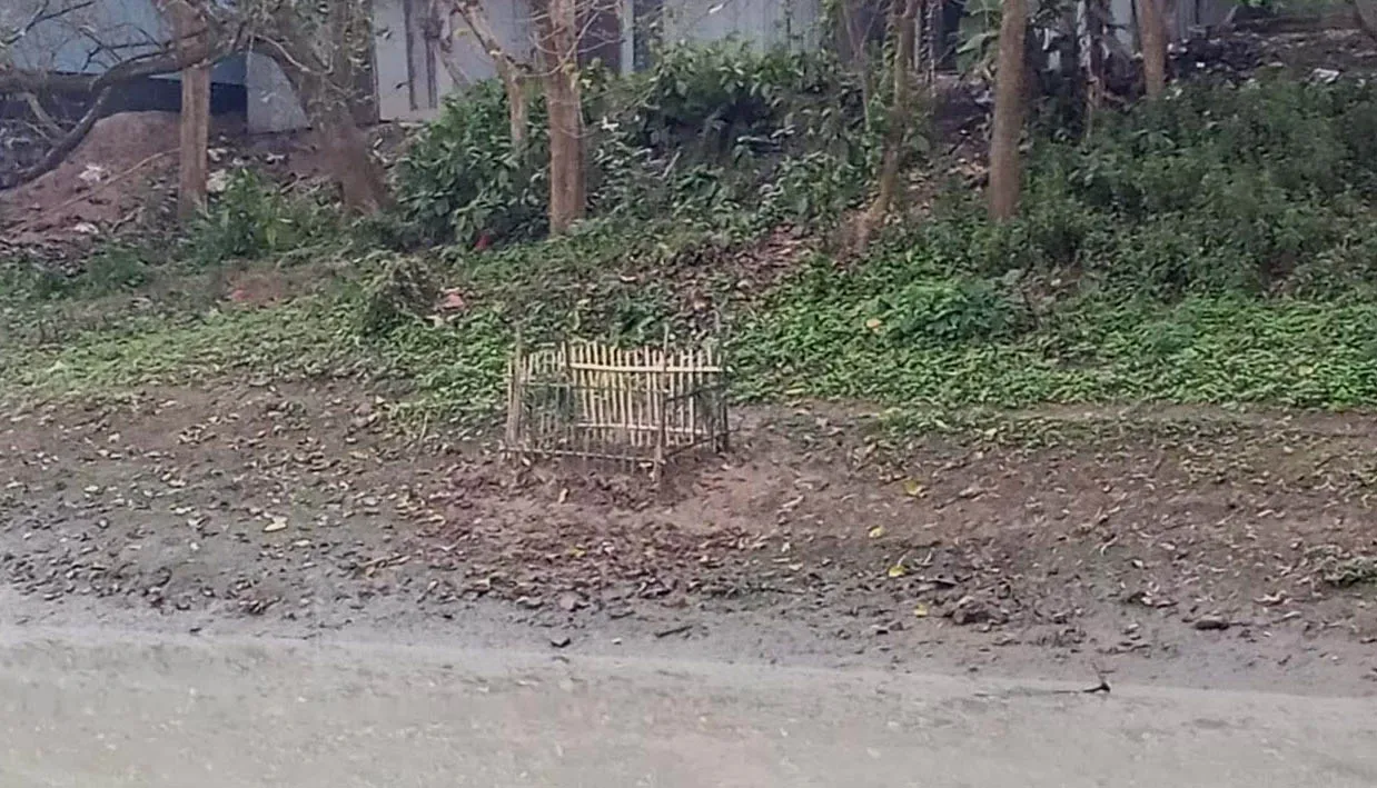 কিশোরীর আত্মহত্যা; ঠাঁই মেলেনি সামাজিক কবরস্থানে, নদীর পাড়েই দাফন